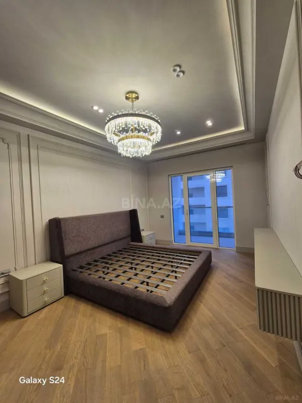 Satılır 4 otaqlı mənzil 224 m²