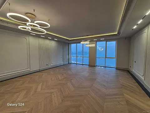 Satılır 4 otaqlı mənzil 224 m²