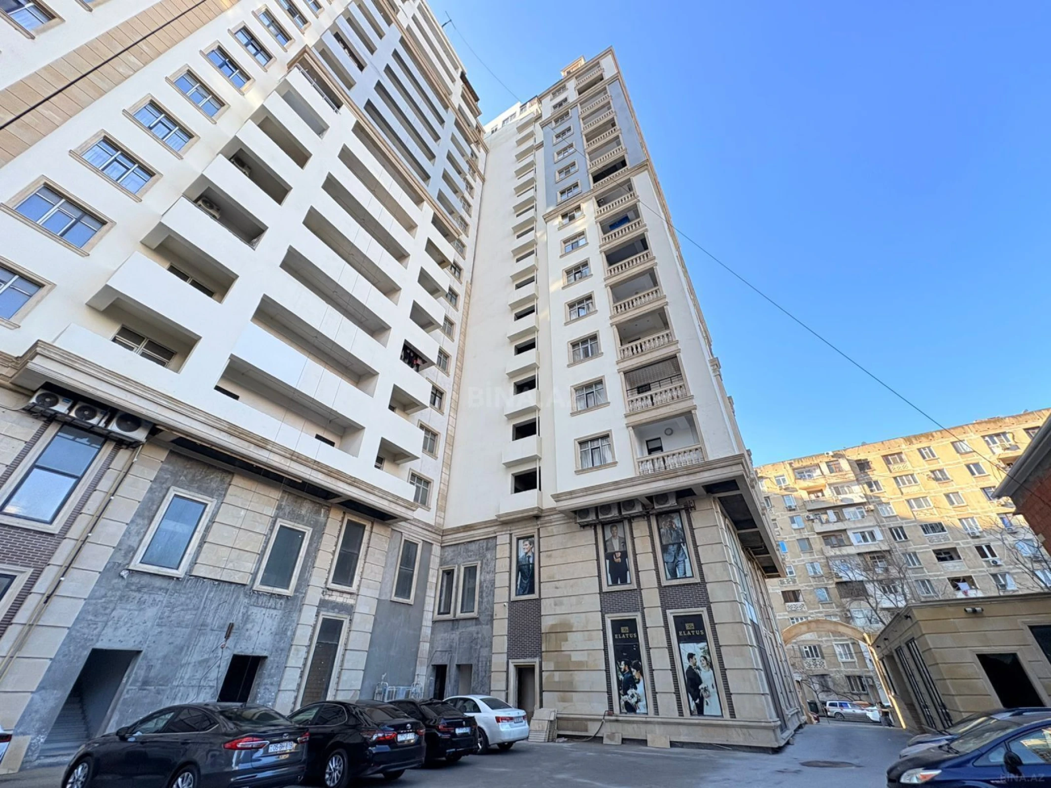 Satılır 2 otaqlı mənzil 118.5 m²