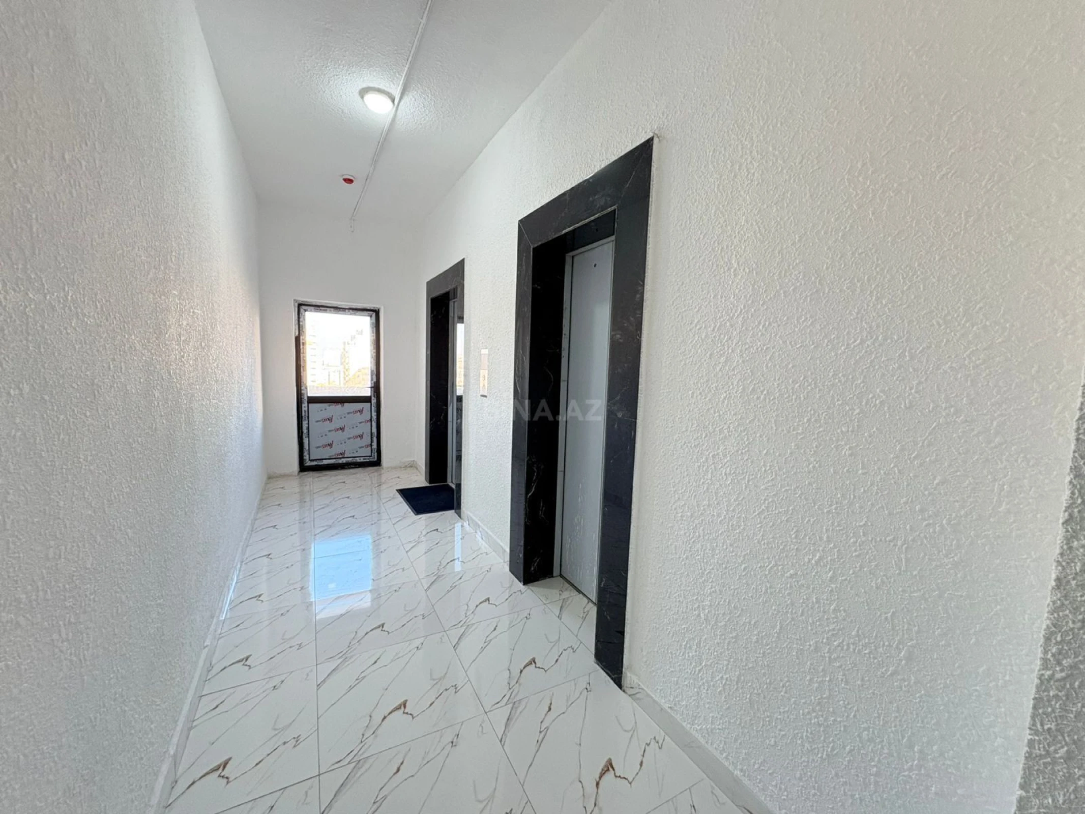 Satılır 2 otaqlı mənzil 118.5 m²