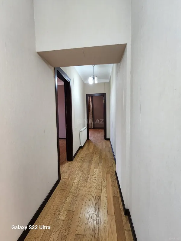 Satılır 3 otaqlı mənzil 141 m²