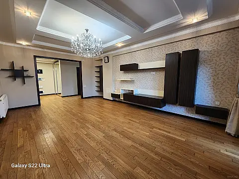 Satılır 3 otaqlı mənzil 141 m²