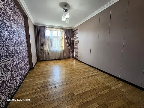 Satılır 3 otaqlı mənzil 141 m²