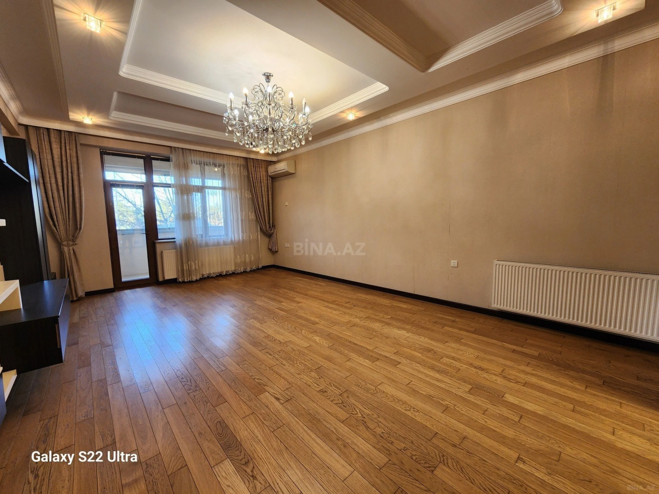 Satılır 3 otaqlı mənzil 141 m²