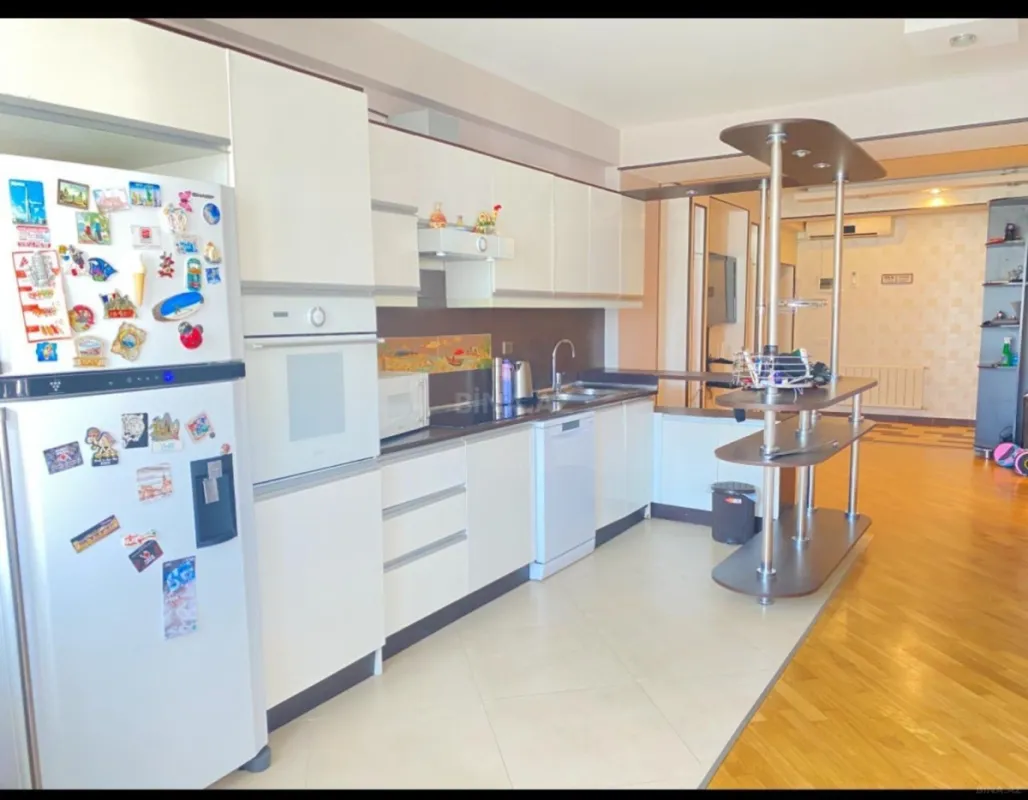 Satılır 3 otaqlı mənzil 98 m²