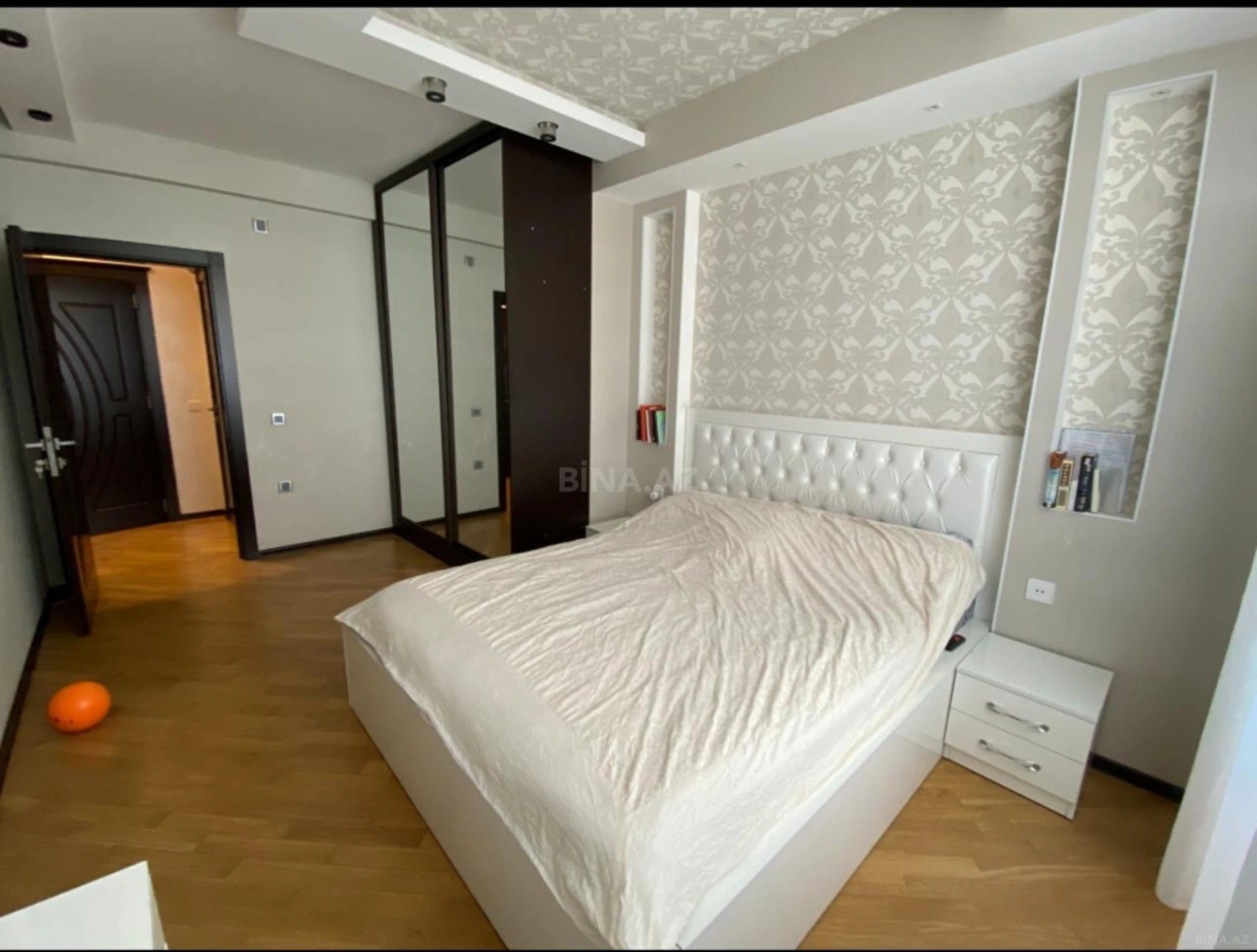 Satılır 3 otaqlı mənzil 98 m²