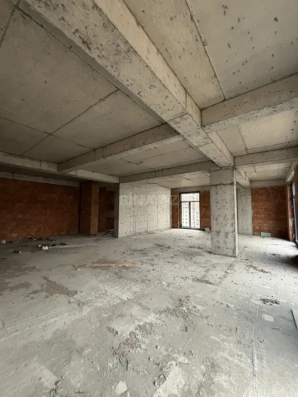 Satılır 4 otaqlı mənzil 149 m²