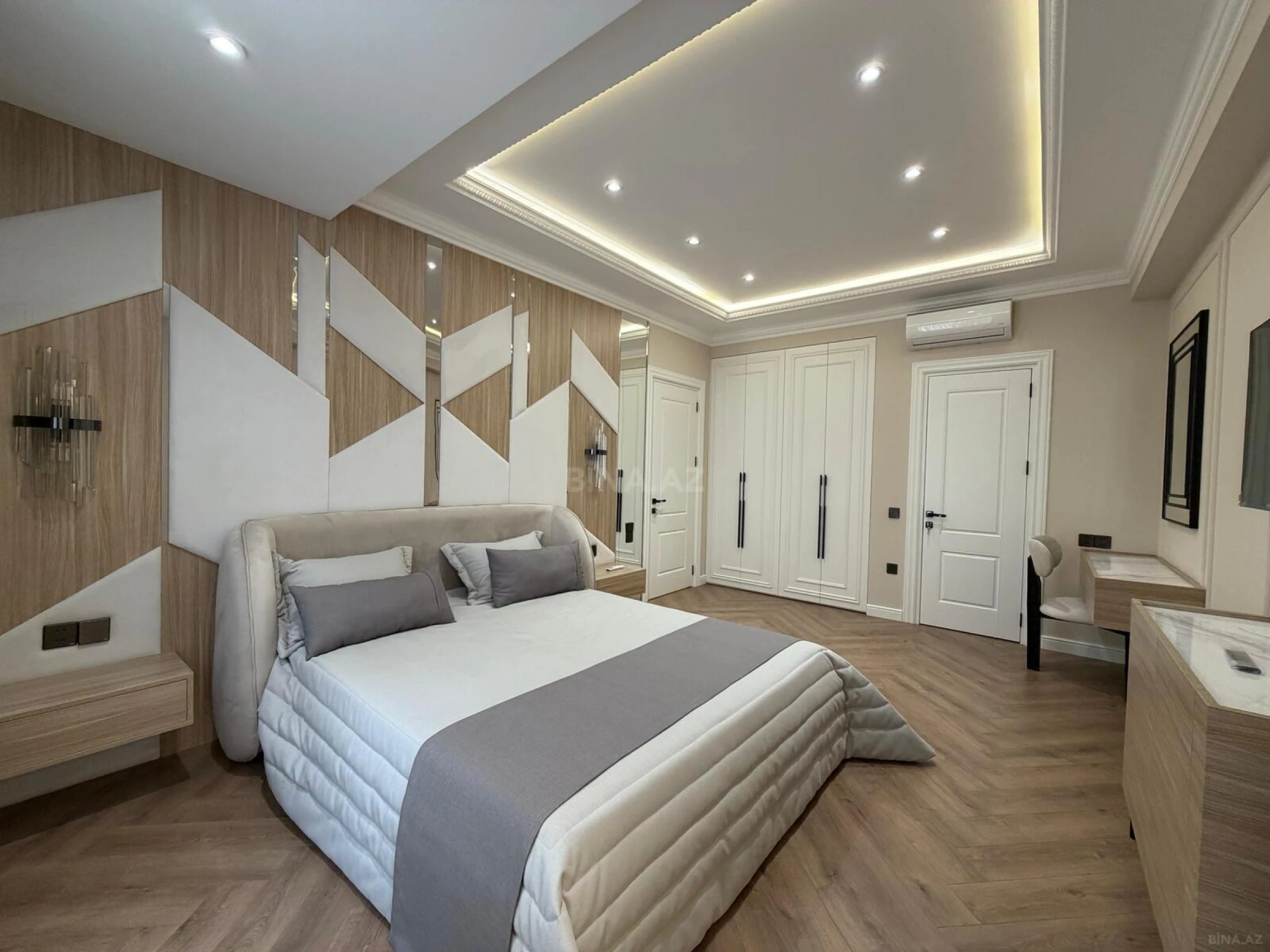 Satılır 4 otaqlı mənzil 167 m²