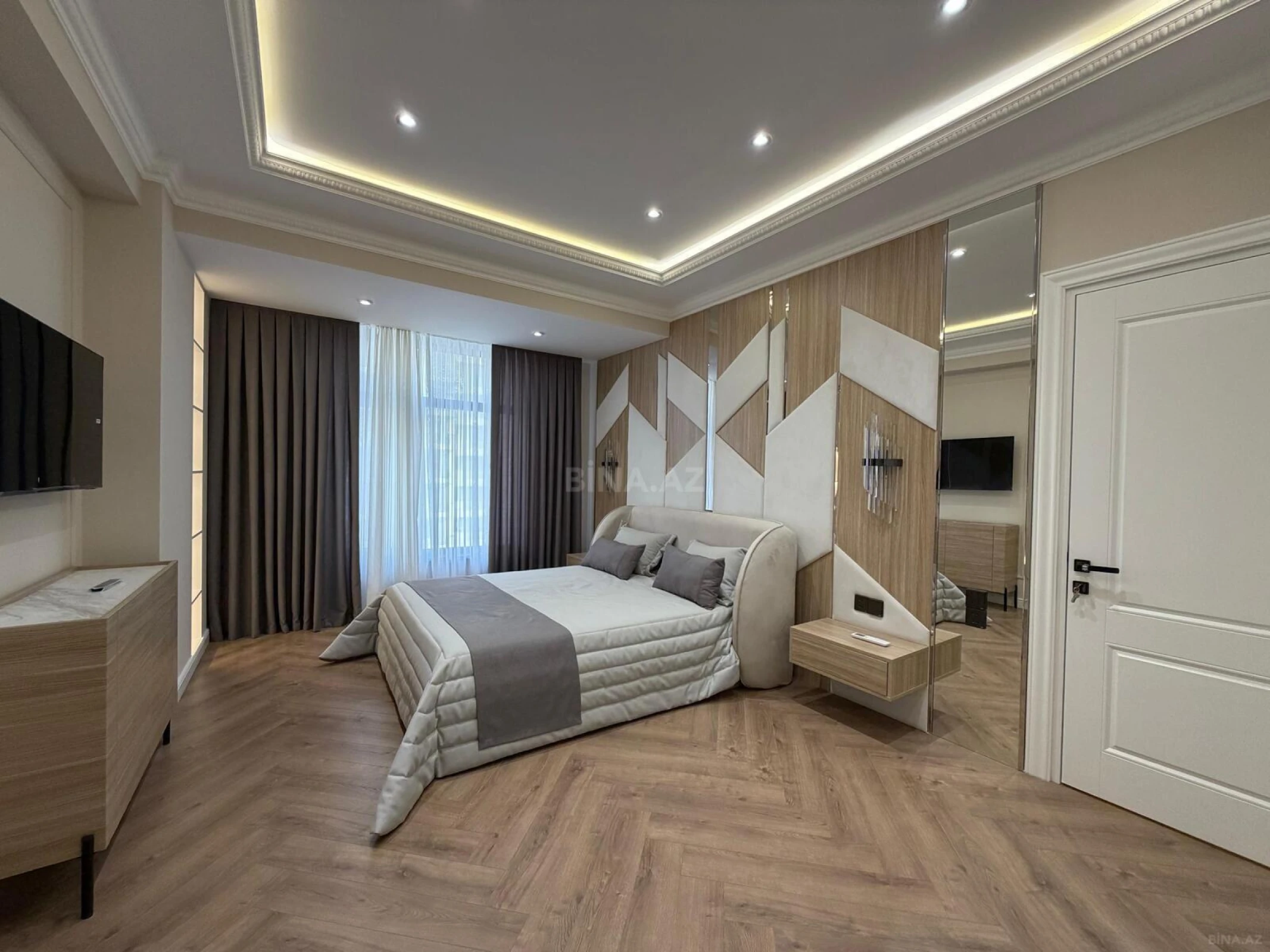 Satılır 4 otaqlı mənzil 167 m²
