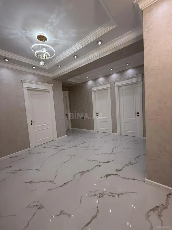 Satılır 3 otaqlı mənzil 142 m²
