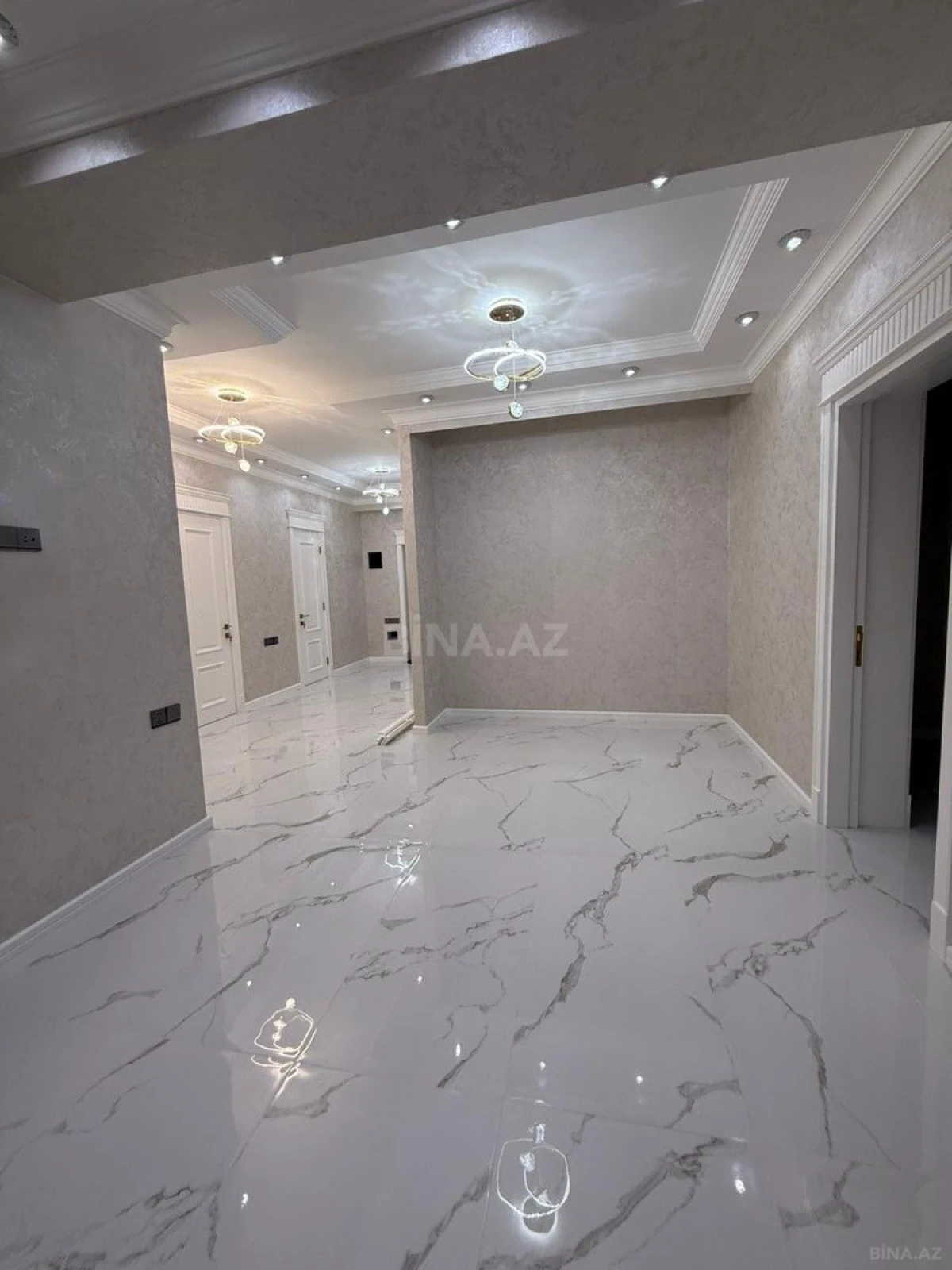 Satılır 3 otaqlı mənzil 142 m²