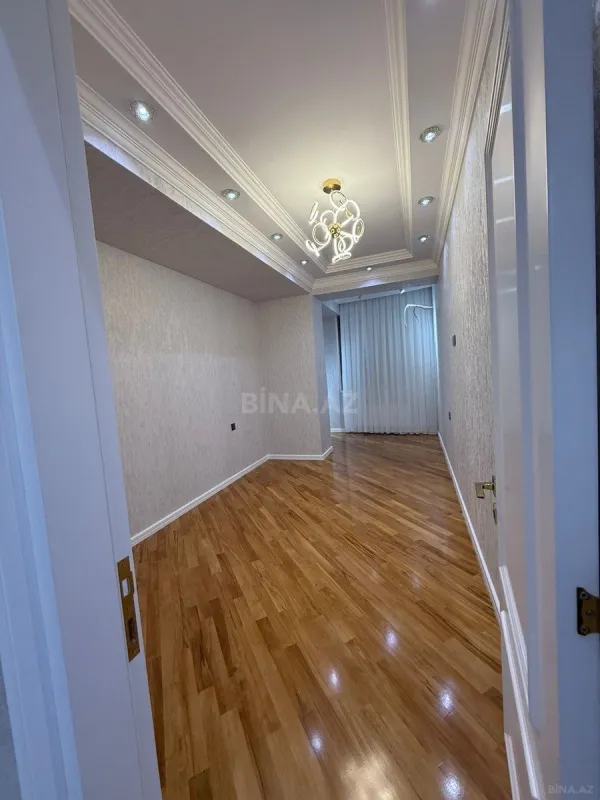 Satılır 3 otaqlı mənzil 142 m²