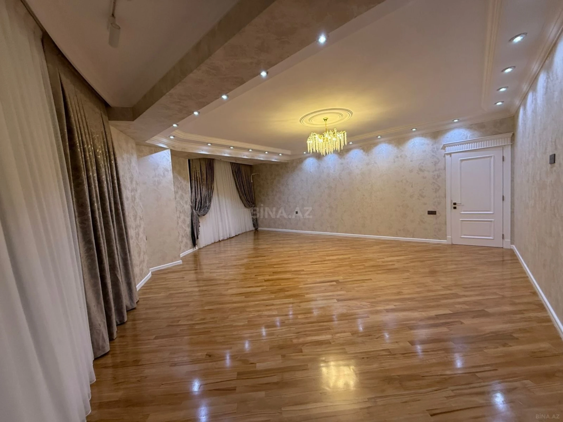 Satılır 3 otaqlı mənzil 142 m²