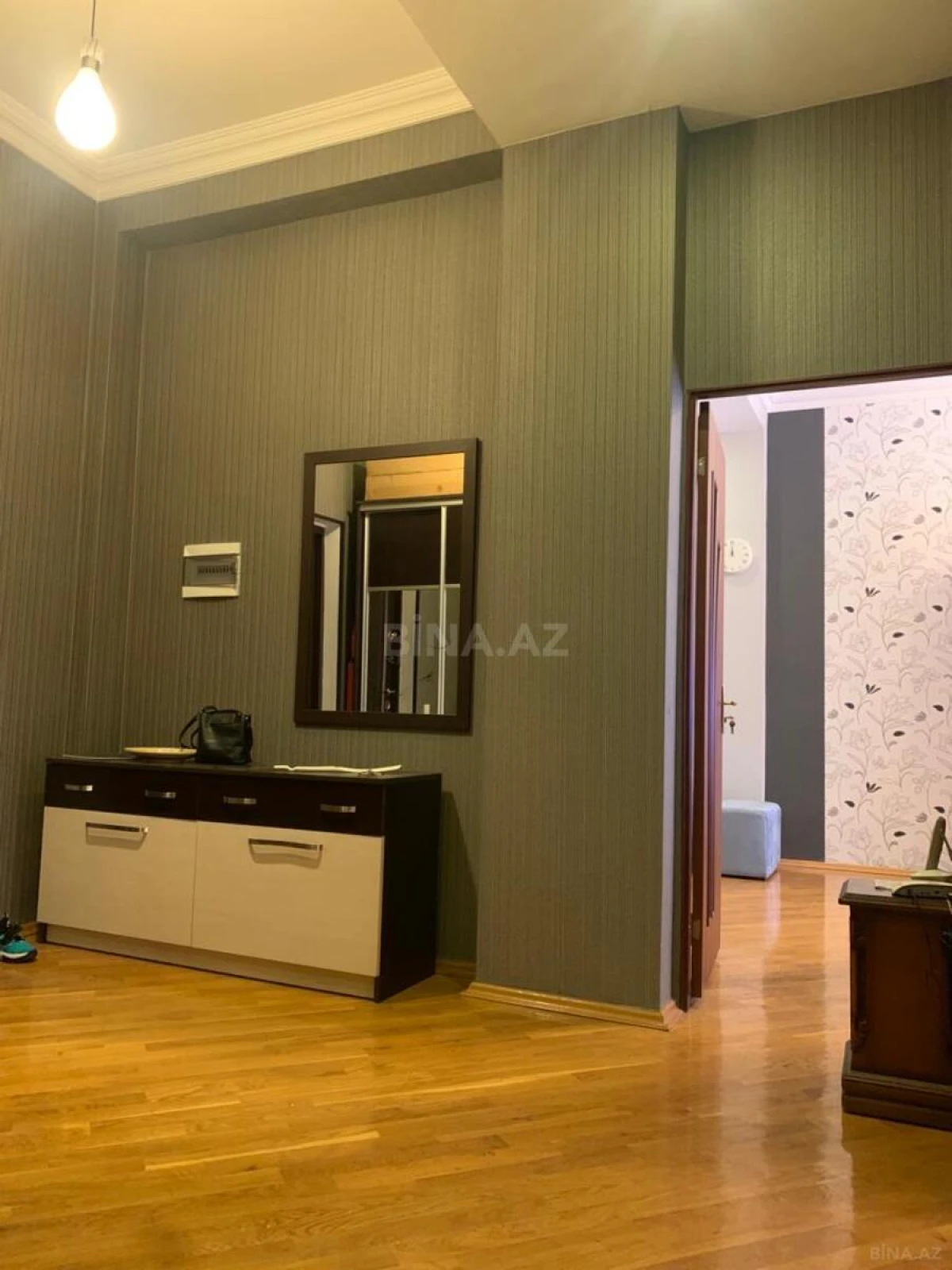 Kirayə verilir 2 otaqlı mənzil 100 m²