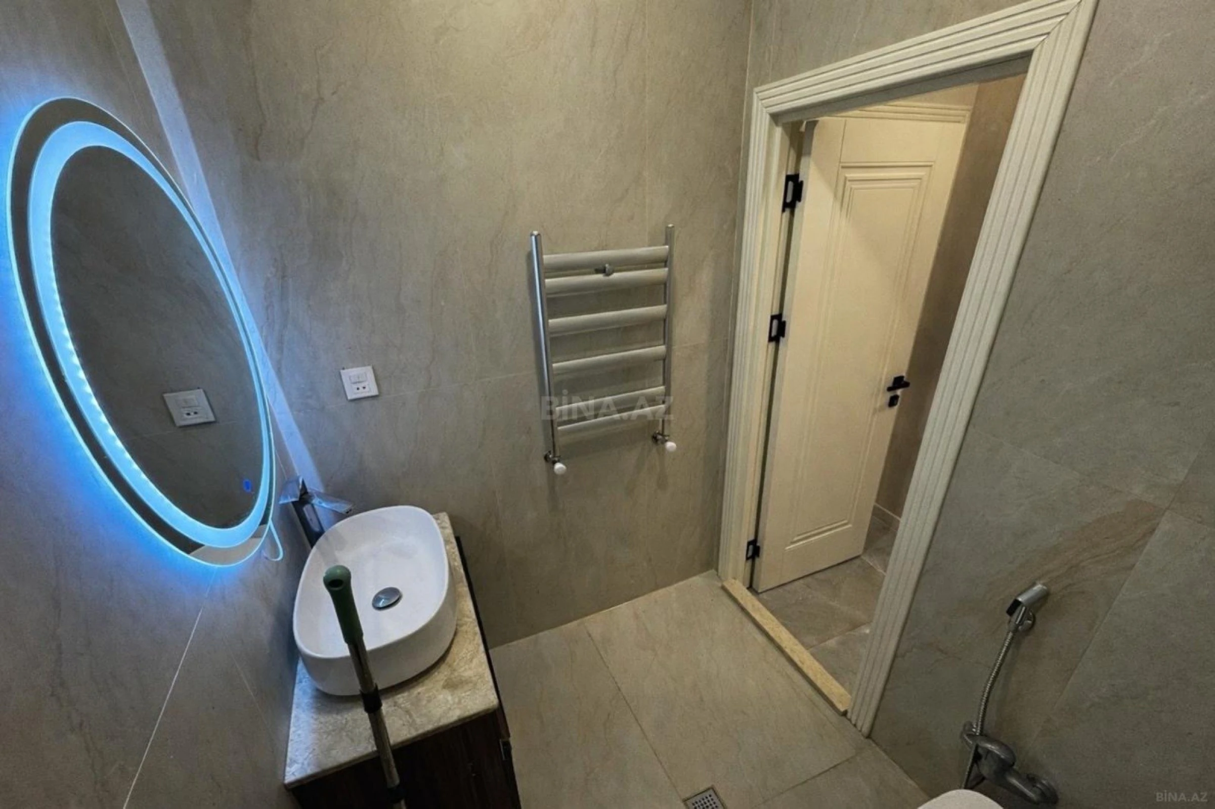 Satılır 2 otaqlı mənzil 70 m²