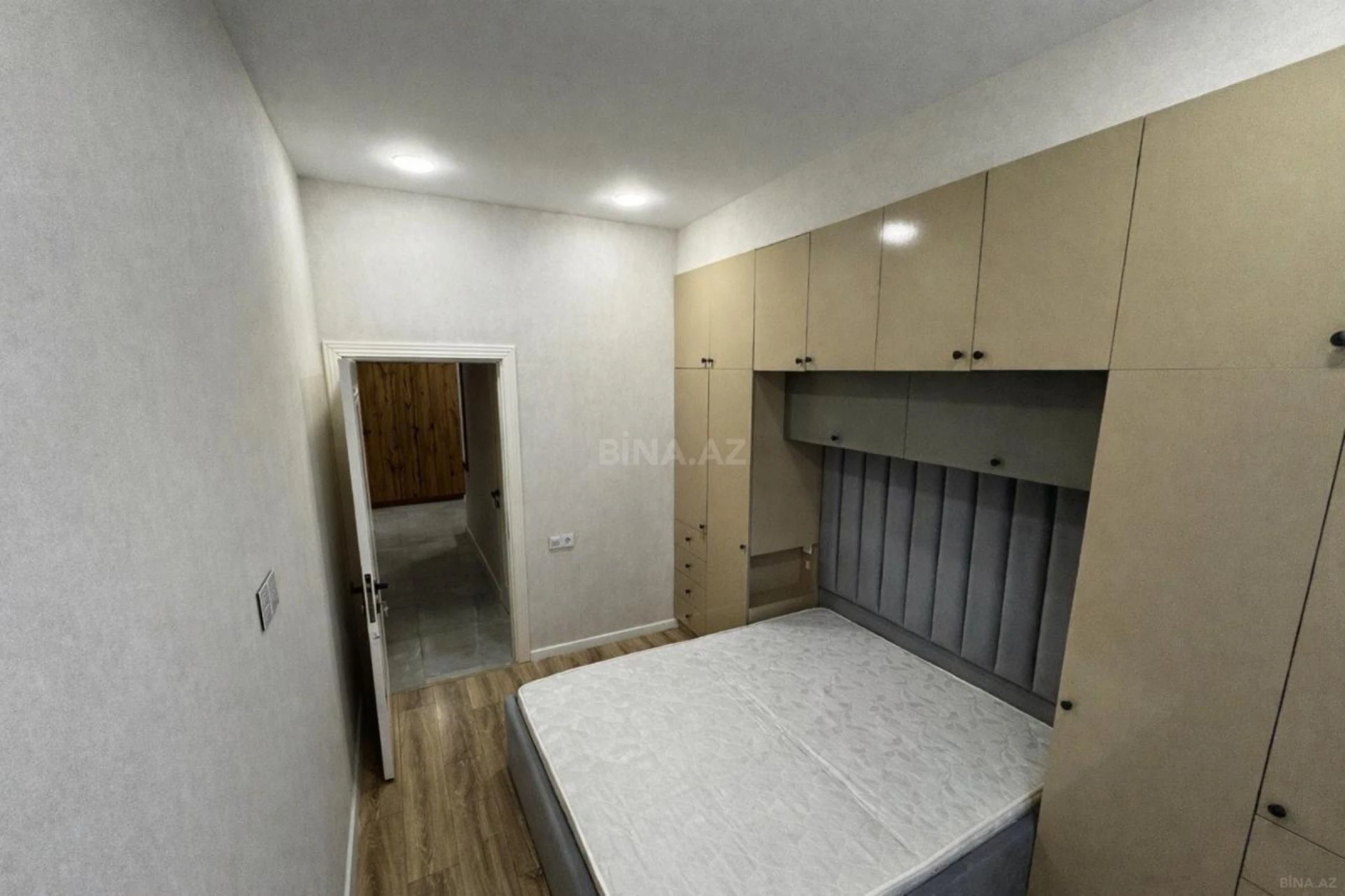 Satılır 2 otaqlı mənzil 70 m²