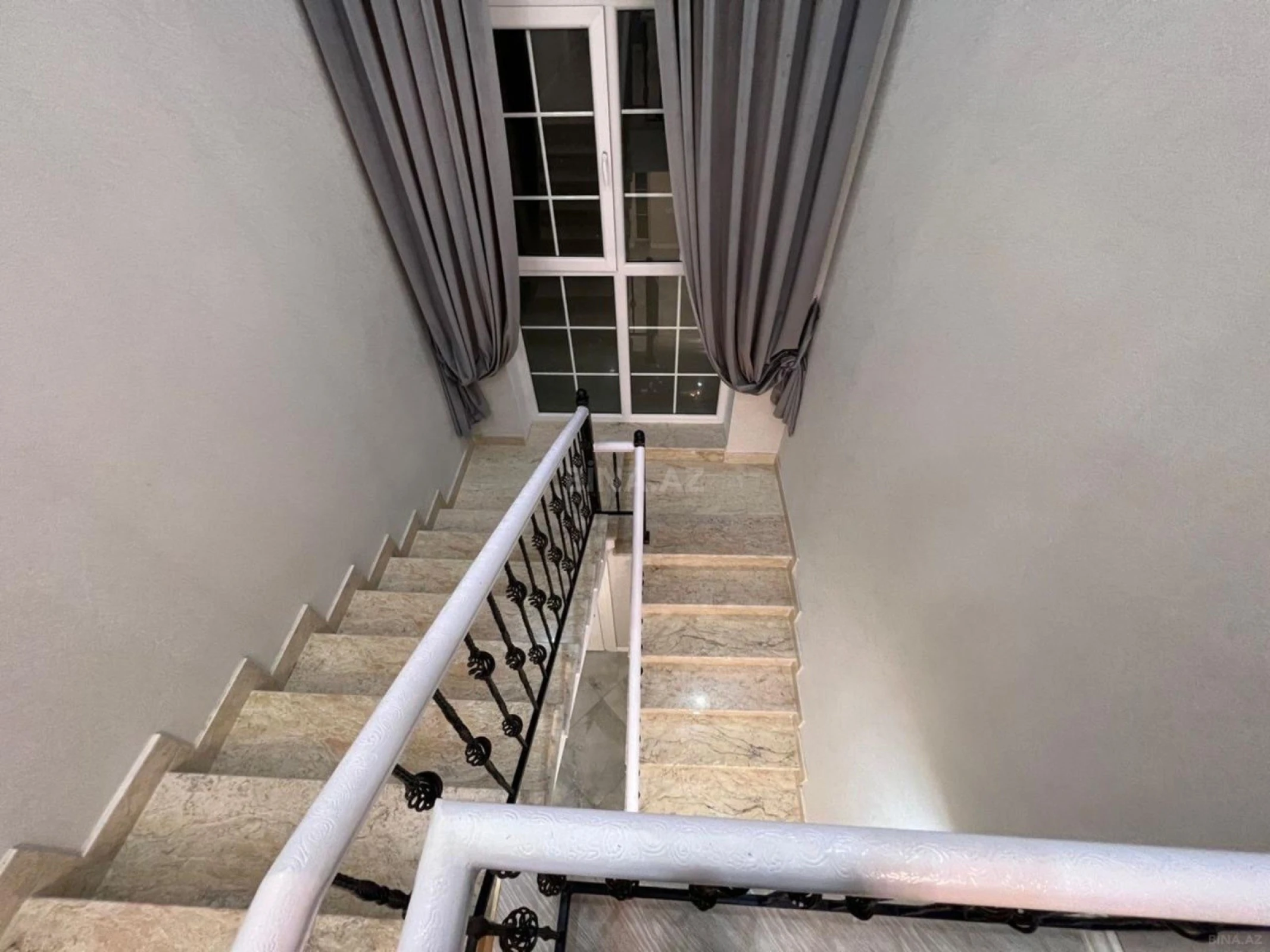 Kirayə verilir 5 otaqlı həyət evi 340 m²