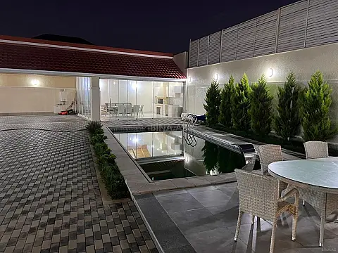 Kirayə verilir 5 otaqlı həyət evi 340 m²