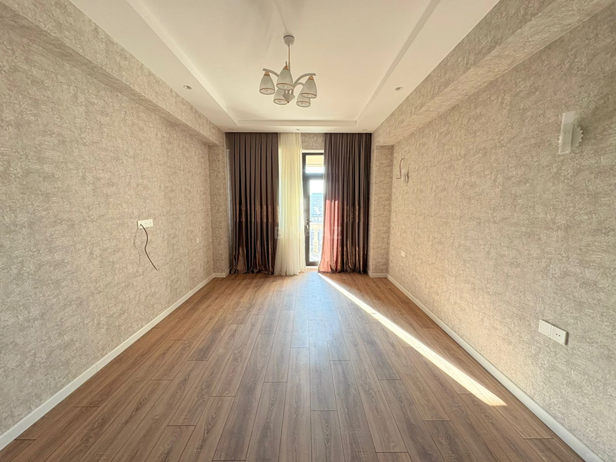 Satılır 2 otaqlı mənzil 74.5 m²