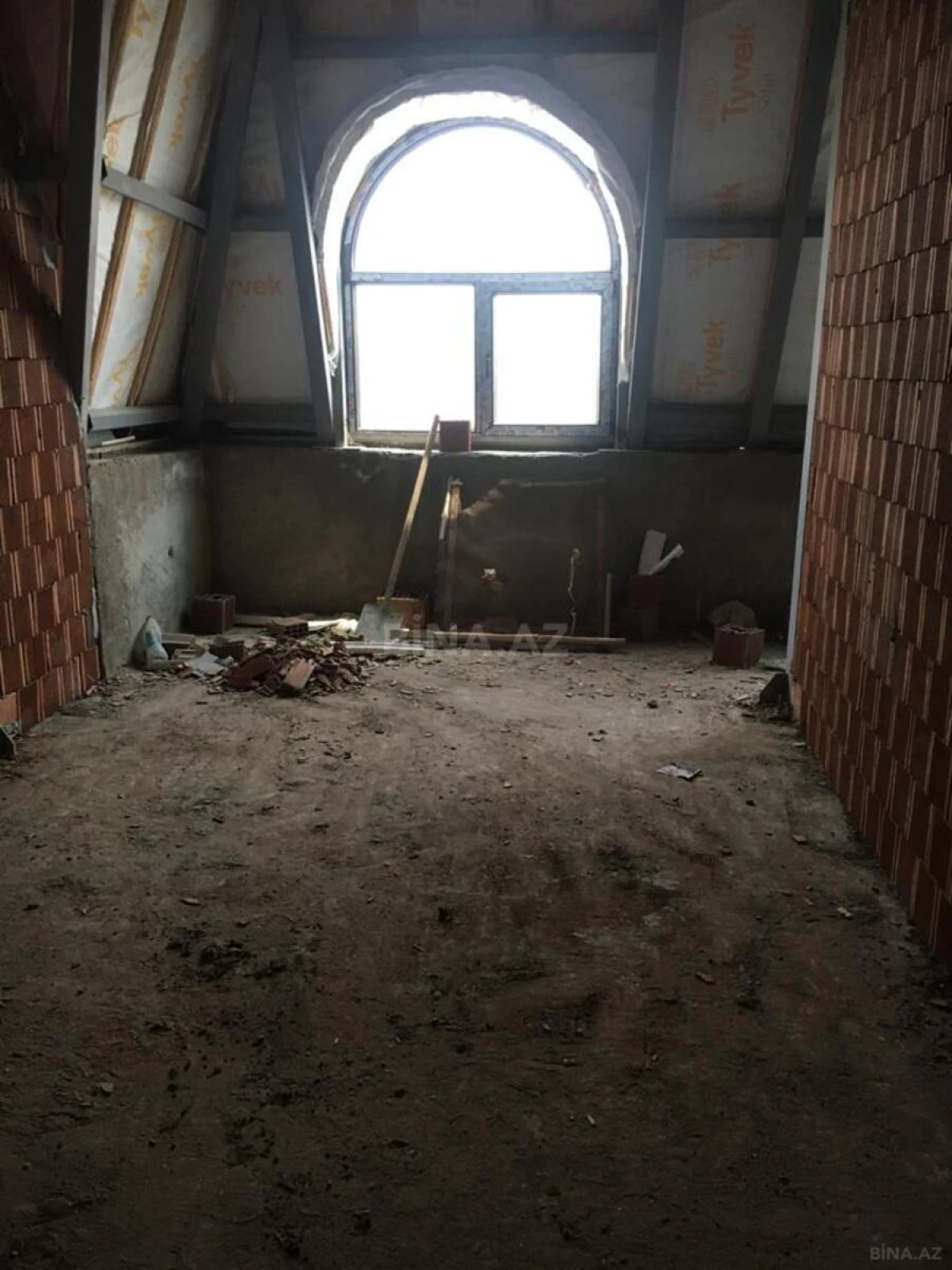 Satılır 2 otaqlı mənzil 110 m²