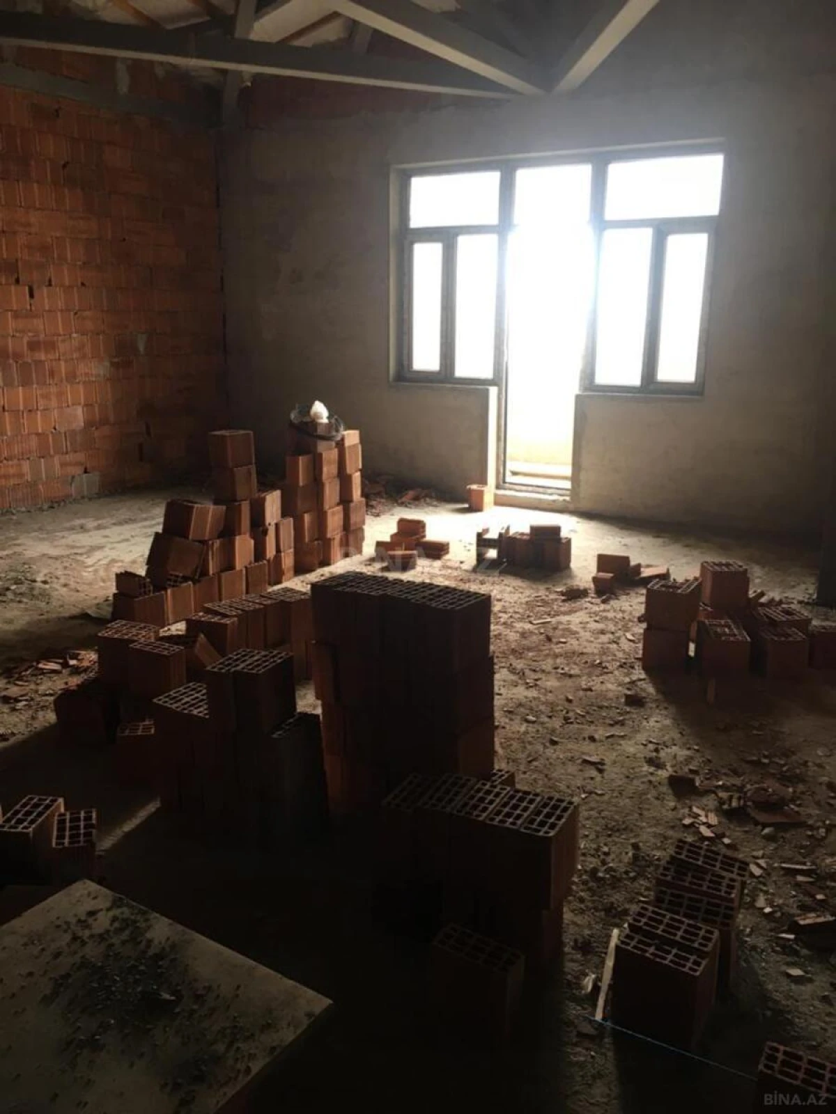 Satılır 2 otaqlı mənzil 110 m²