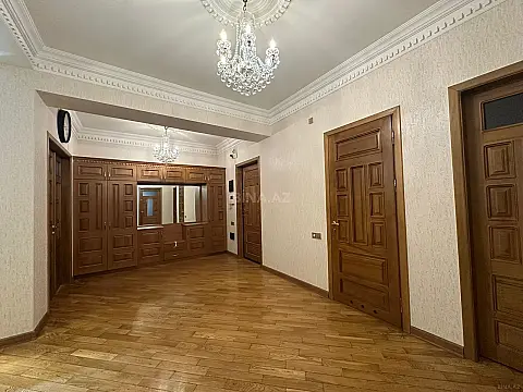 Satılır 4 otaqlı mənzil 170 m²