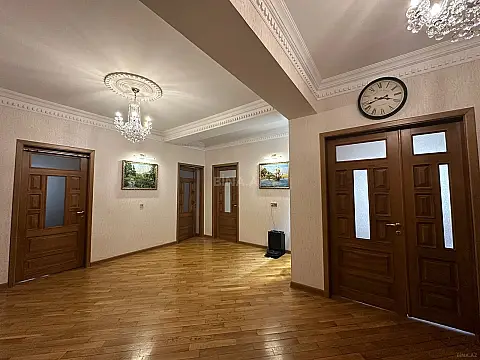 Satılır 4 otaqlı mənzil 170 m²