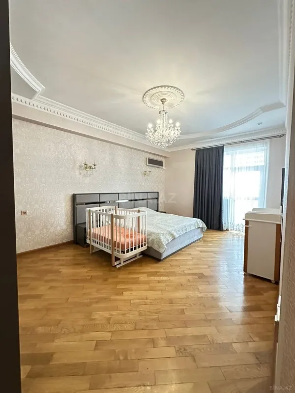 Satılır 4 otaqlı mənzil 170 m²