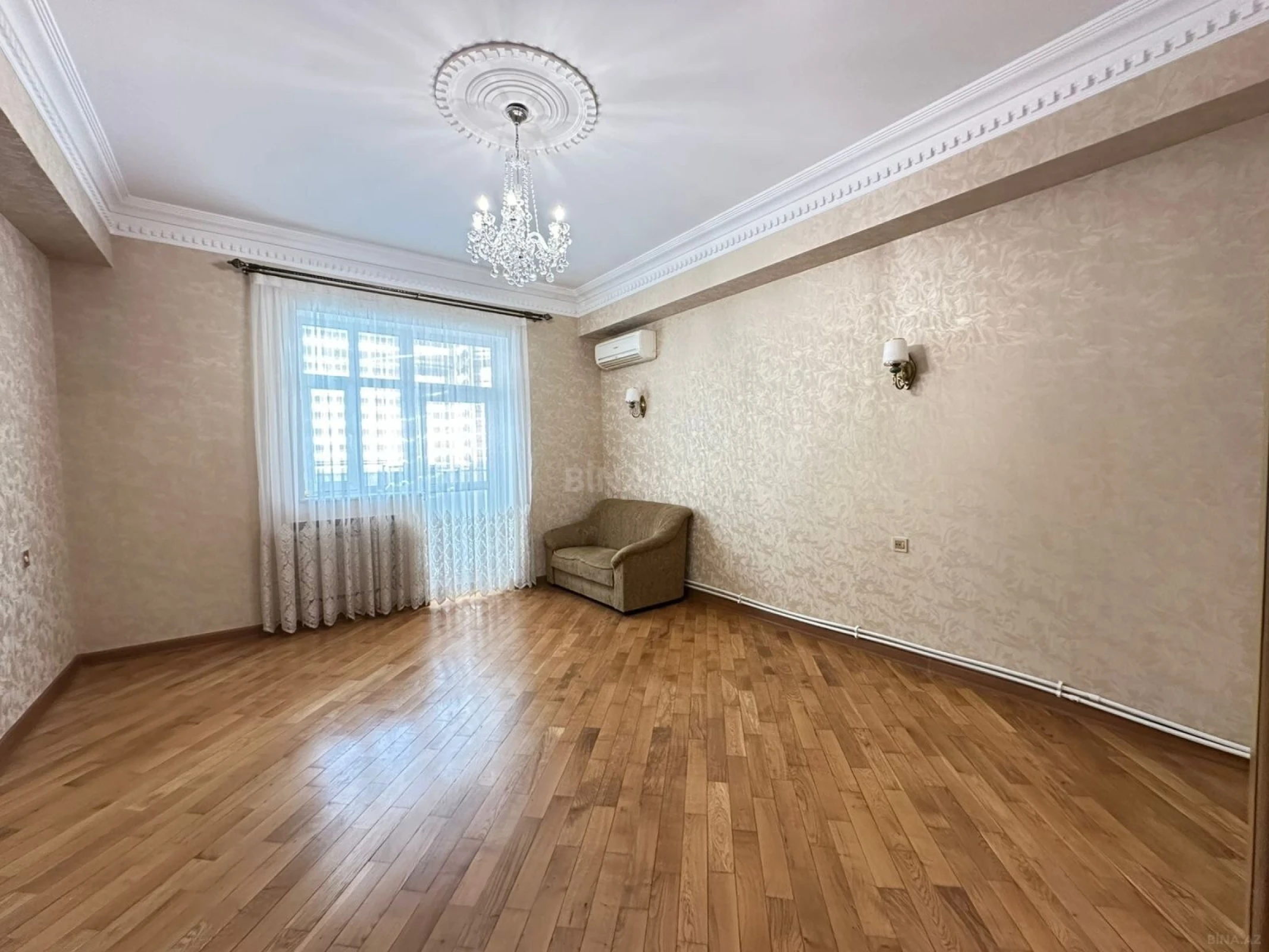 Satılır 4 otaqlı mənzil 170 m²