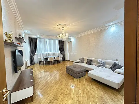 Satılır 4 otaqlı mənzil 170 m²