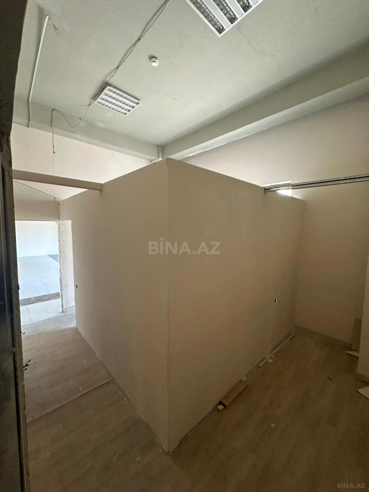 Kirayə verilir 3 otaqlı ofis 220 m²