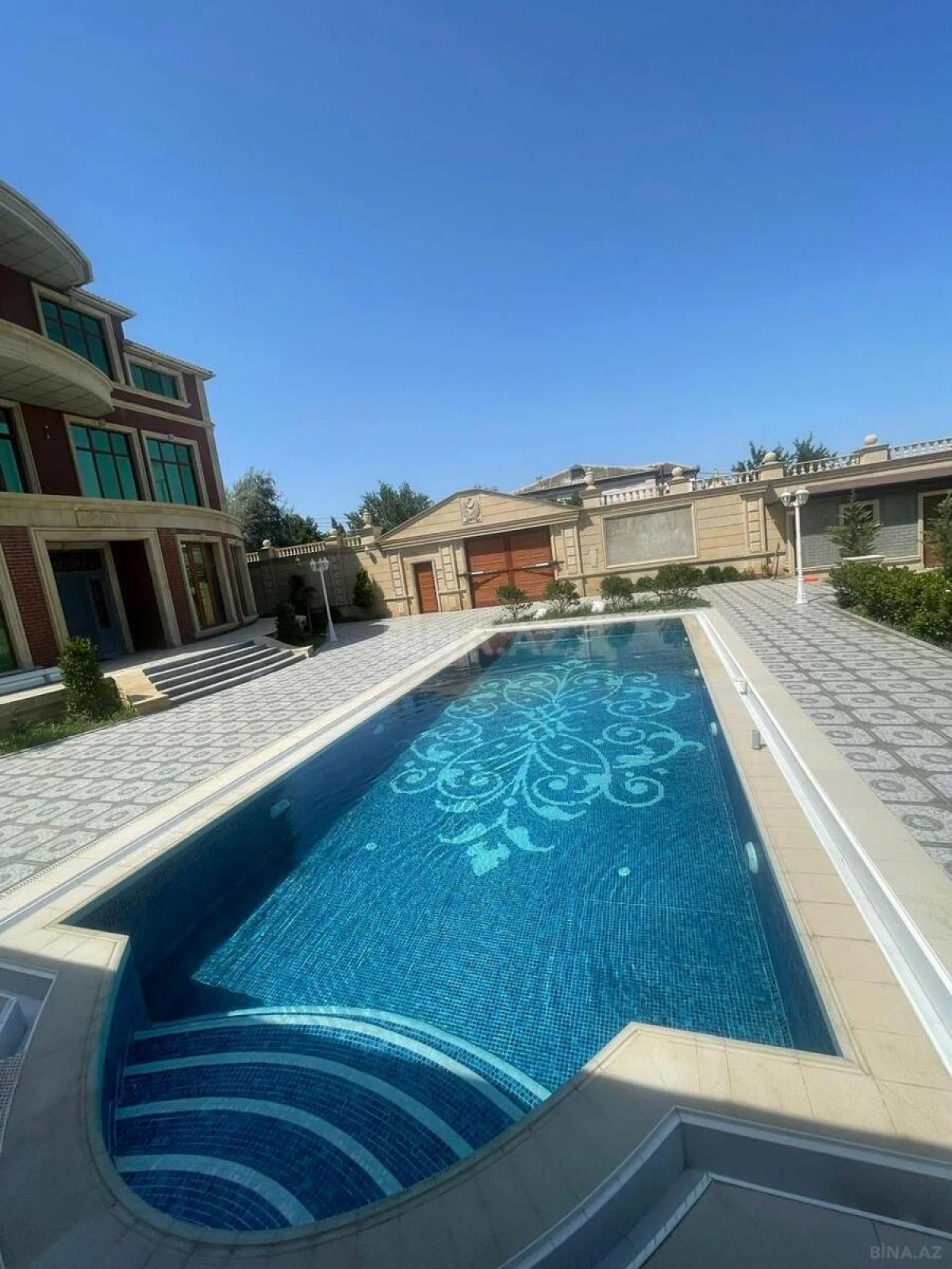 Kirayə verilir 10 otaqlı həyət evi 850 m²