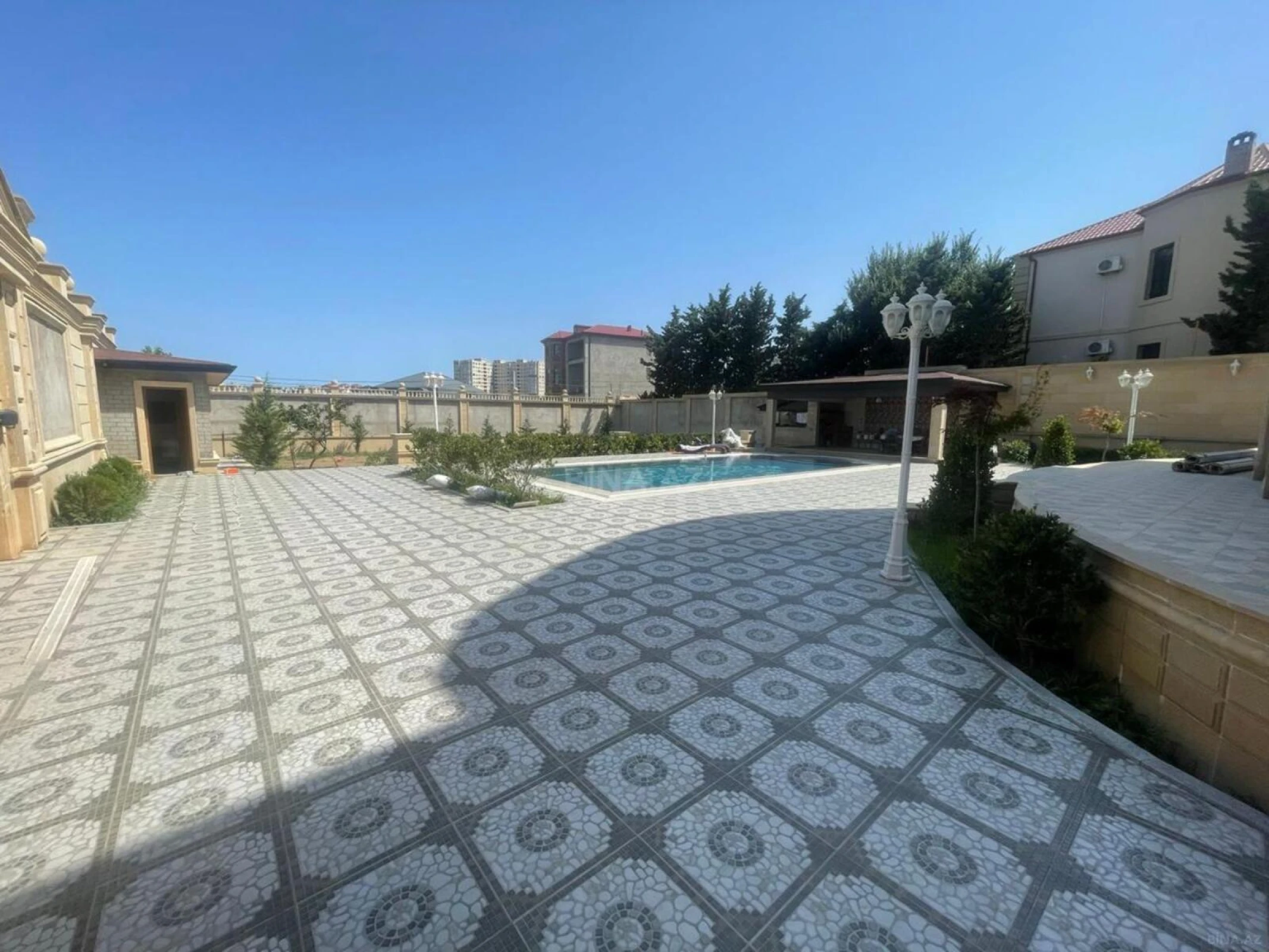 Kirayə verilir 10 otaqlı həyət evi 850 m²