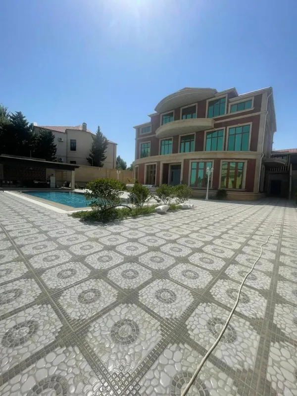 Kirayə verilir 10 otaqlı həyət evi 850 m²