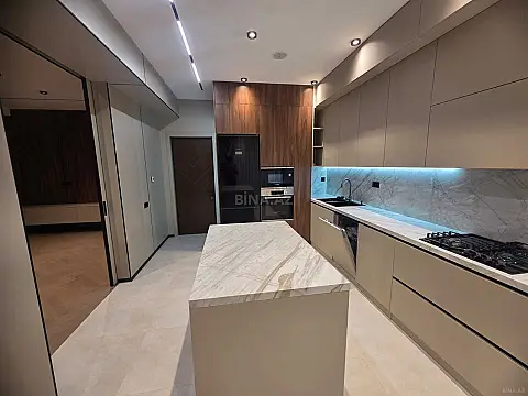 Satılır 3 otaqlı mənzil 130 m²