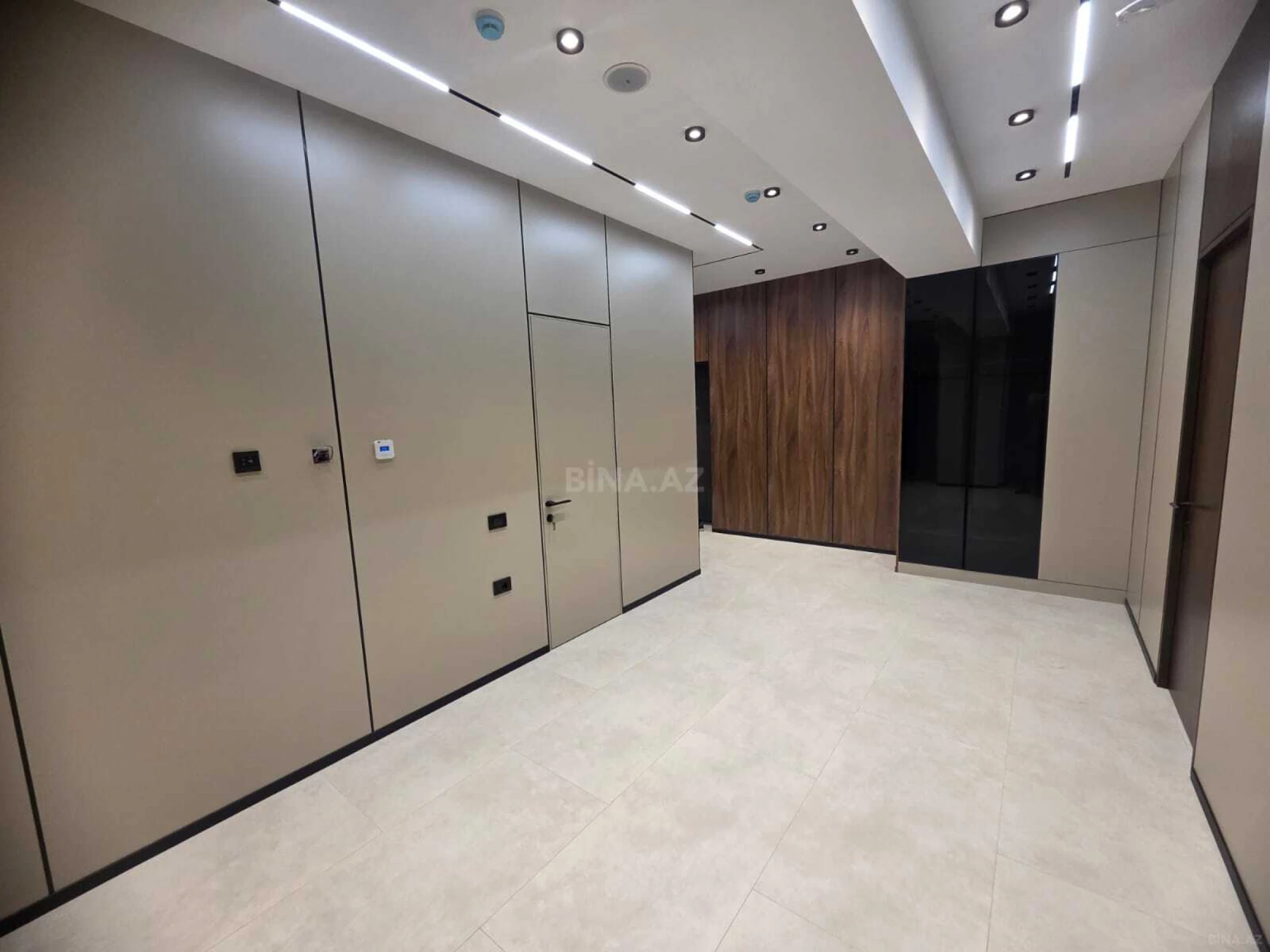 Satılır 3 otaqlı mənzil 130 m²