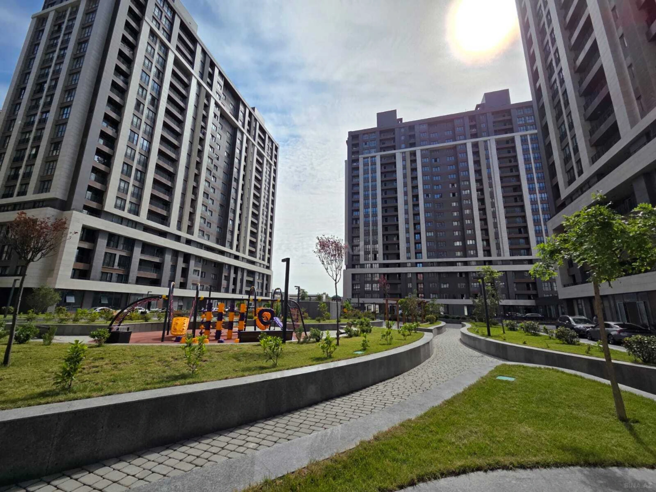 Satılır 3 otaqlı mənzil 130 m²