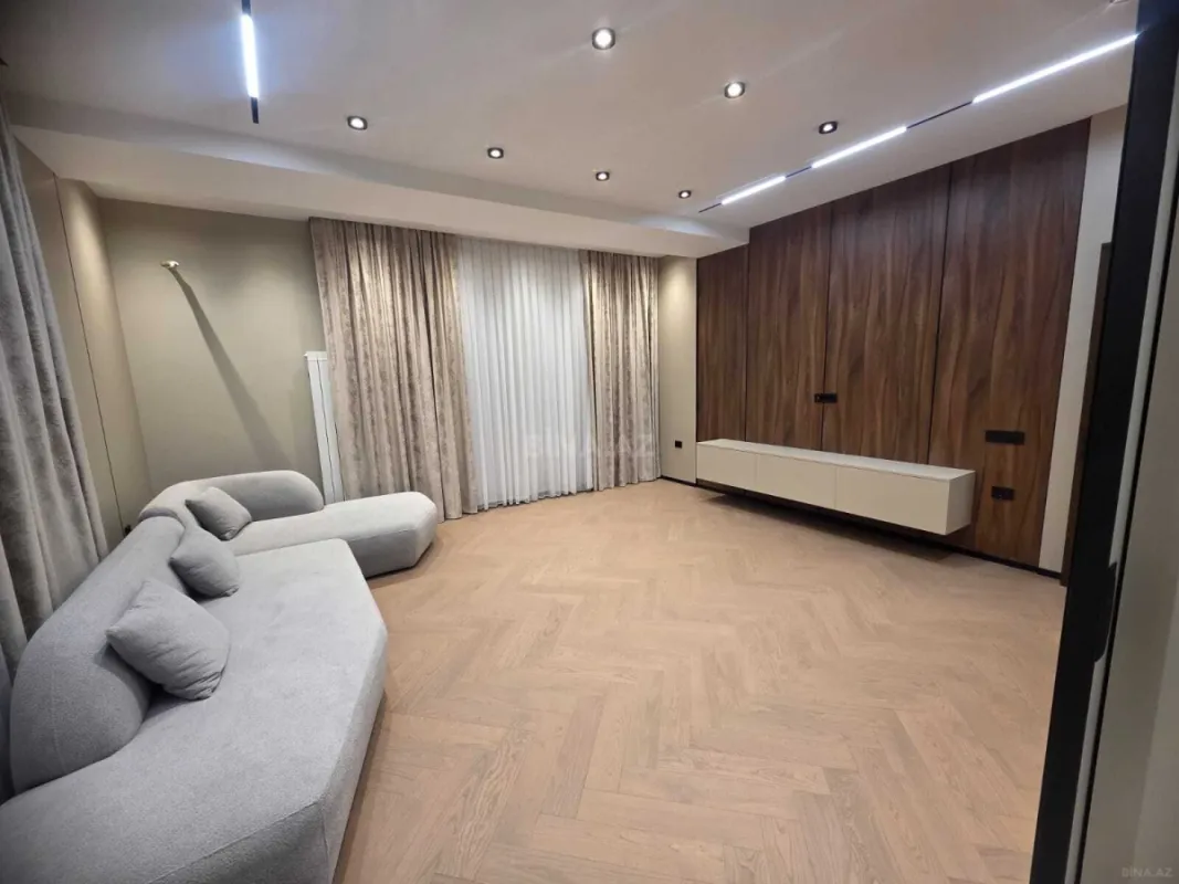 Satılır 3 otaqlı mənzil 130 m²