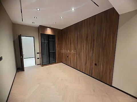 Satılır 3 otaqlı mənzil 130 m²