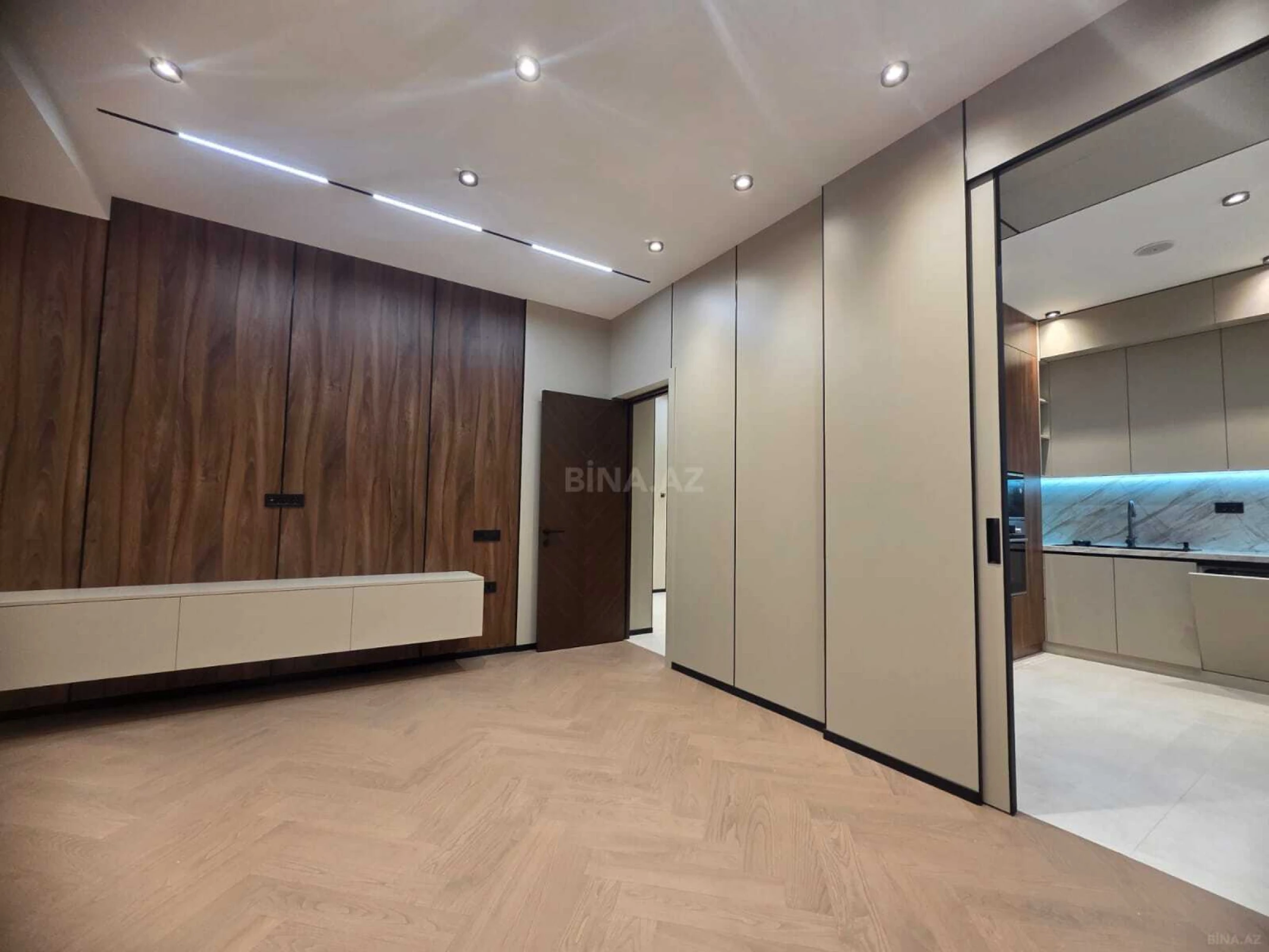 Satılır 3 otaqlı mənzil 130 m²
