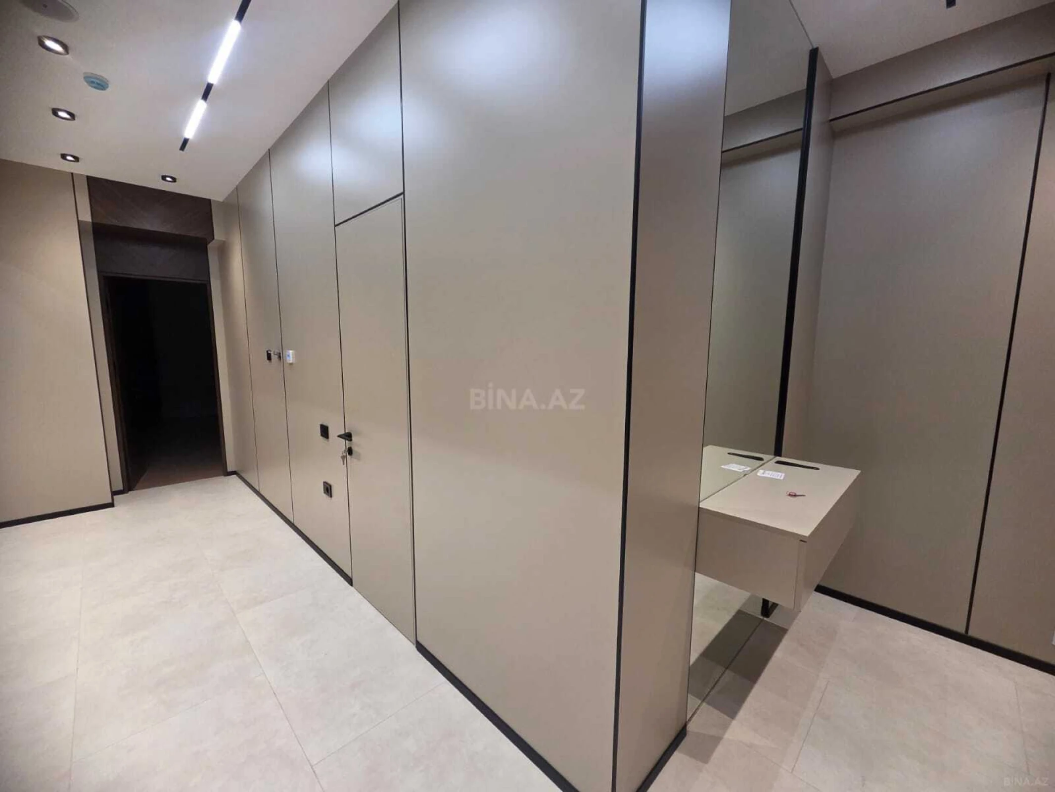 Satılır 3 otaqlı mənzil 130 m²