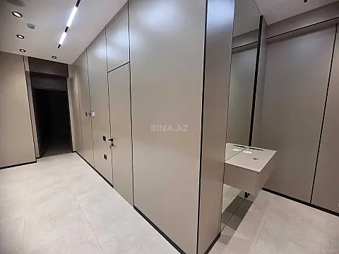 Satılır 3 otaqlı mənzil 130 m²