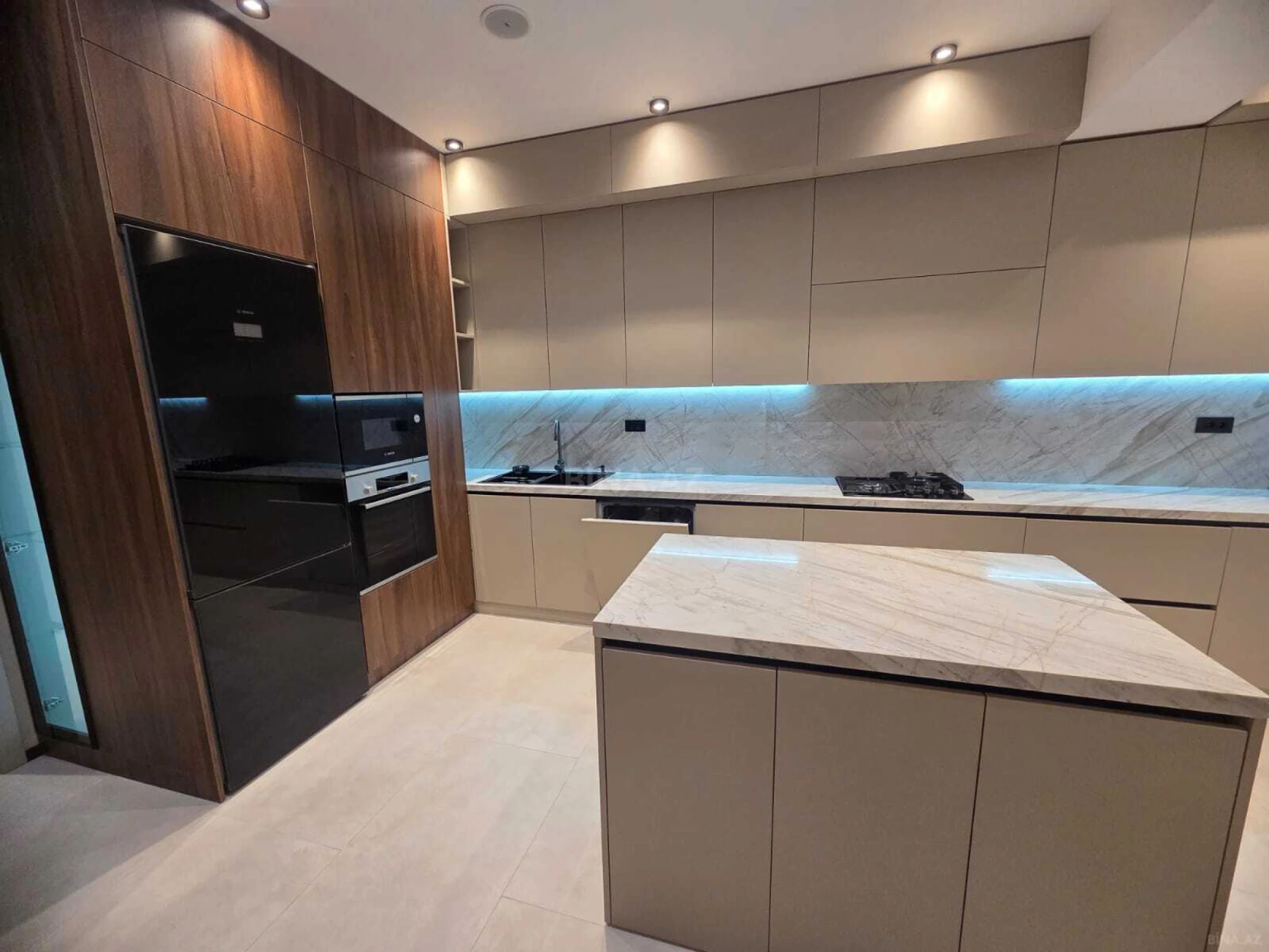 Satılır 3 otaqlı mənzil 130 m²