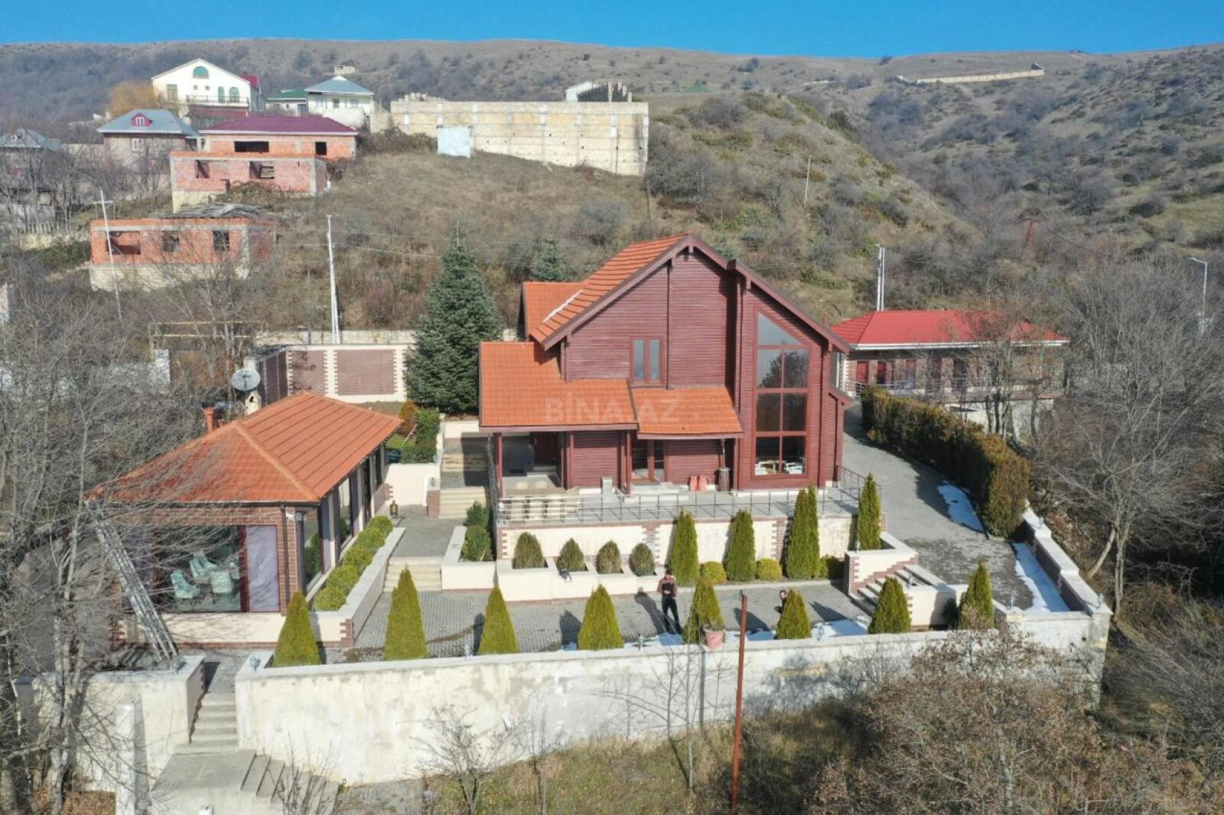 Satılır 5 otaqlı həyət evi 170 m²