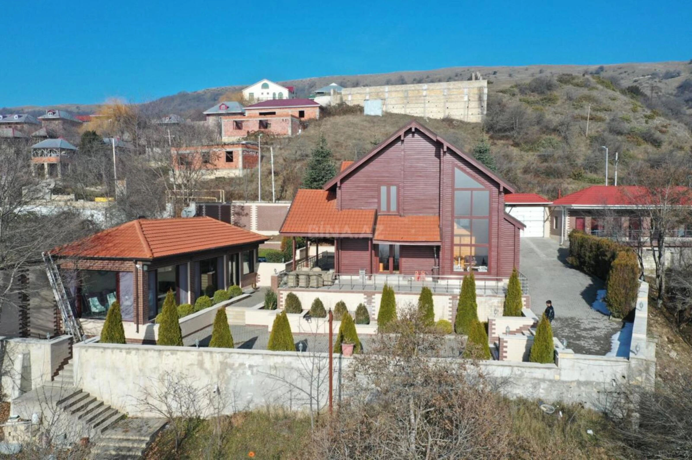 Satılır 5 otaqlı həyət evi 170 m²
