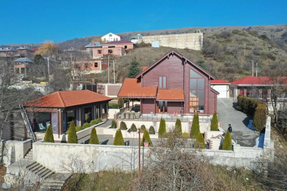 Satılır 5 otaqlı həyət evi 170 m²