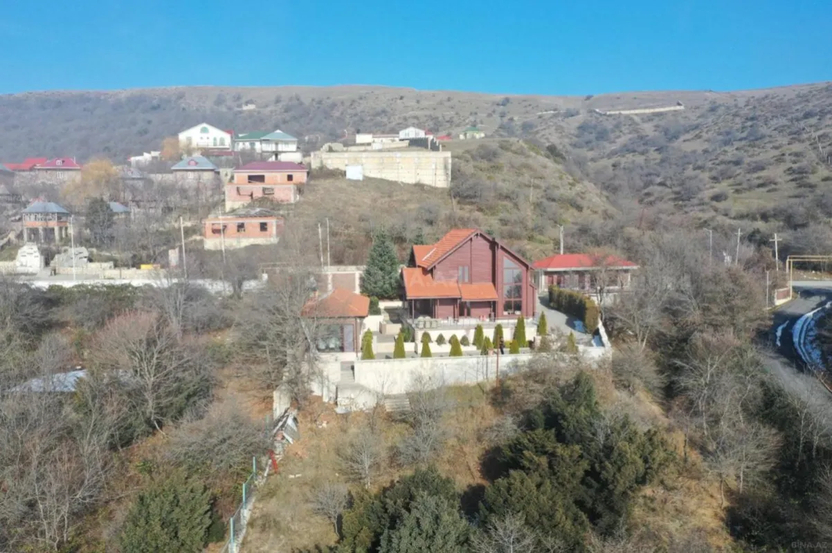 Satılır 5 otaqlı həyət evi 170 m²