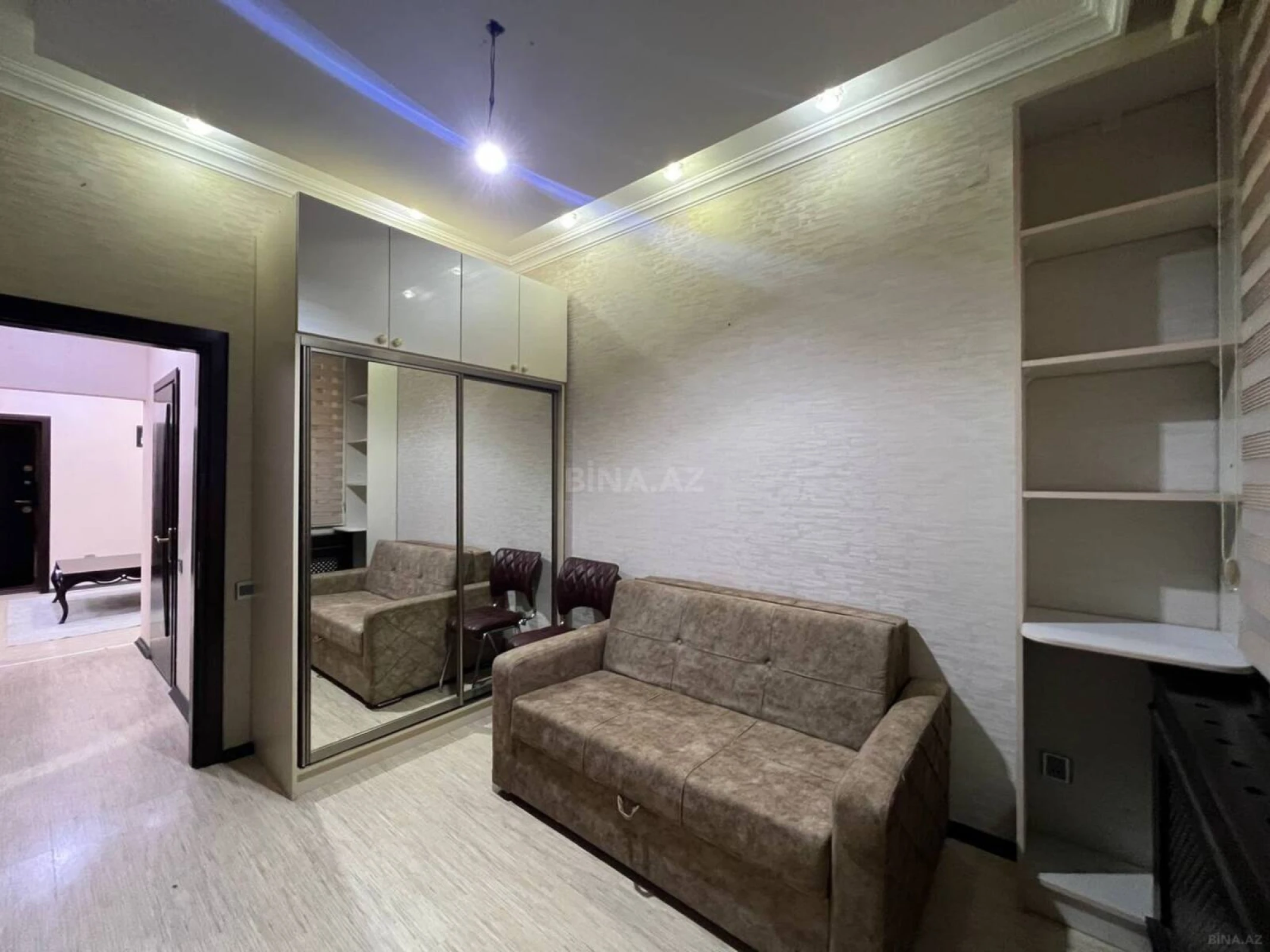 Satılır 2 otaqlı mənzil 68 m²
