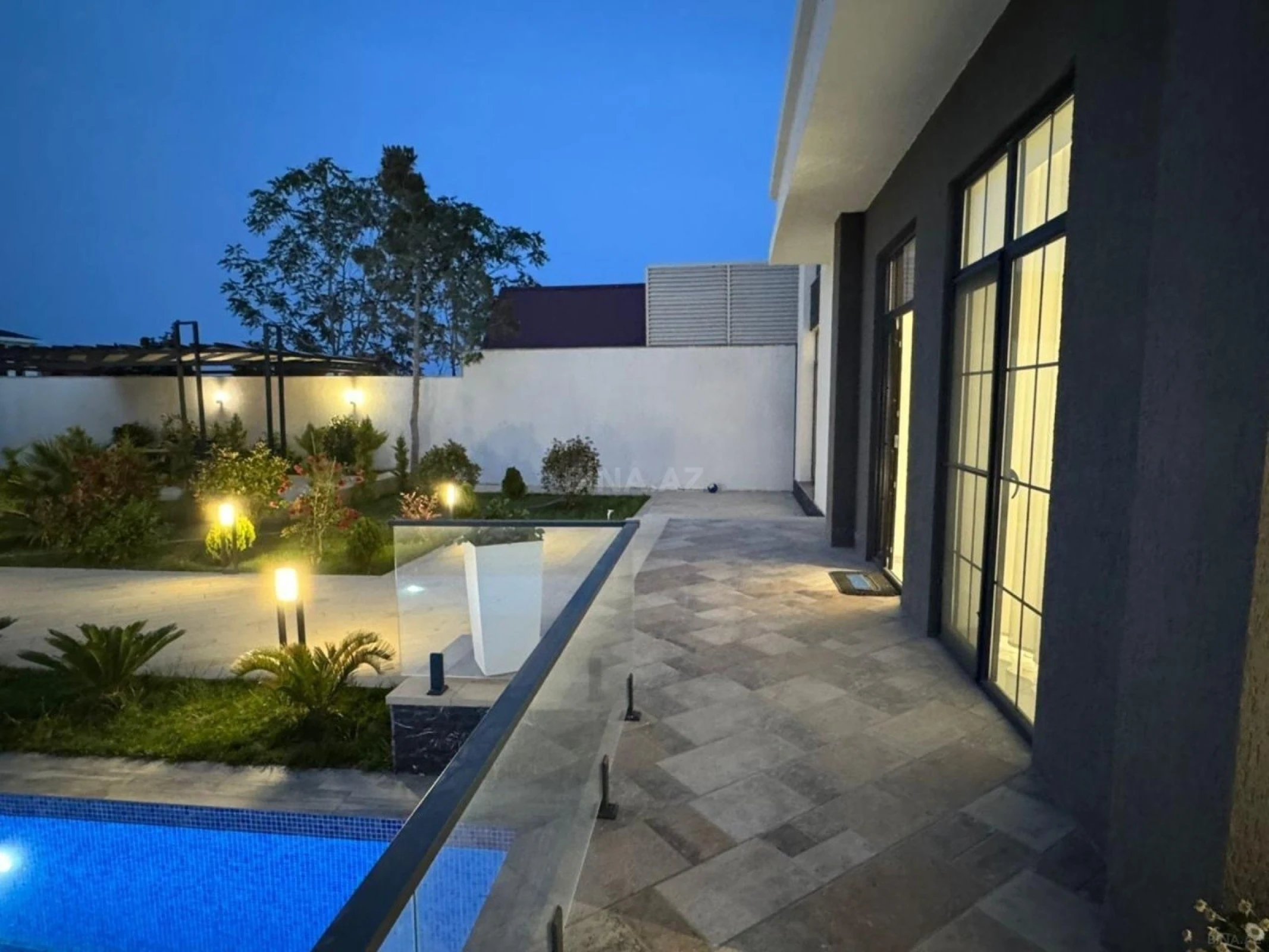 Kirayə verilir 5 otaqlı həyət evi 400 m²