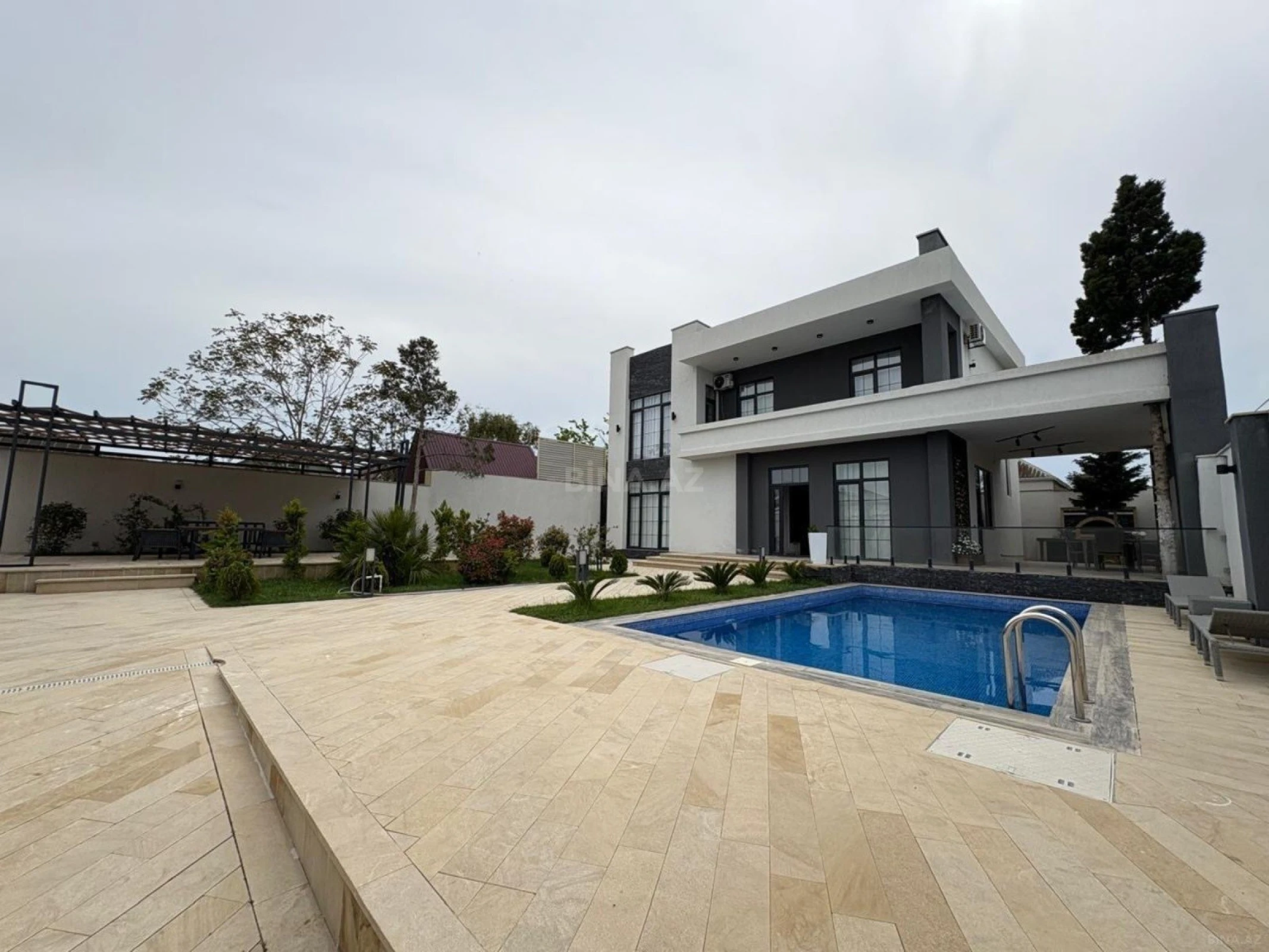 Kirayə verilir 5 otaqlı həyət evi 400 m²